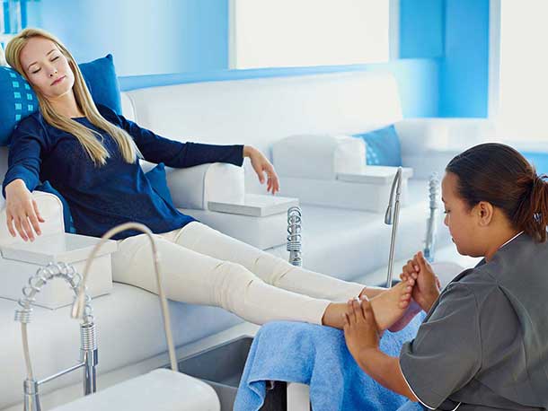 Employee Pampering Services at HealthFair.com Wellness Events Employee enjoying a relaxing chair massage at a pampering station by HealthFair.com